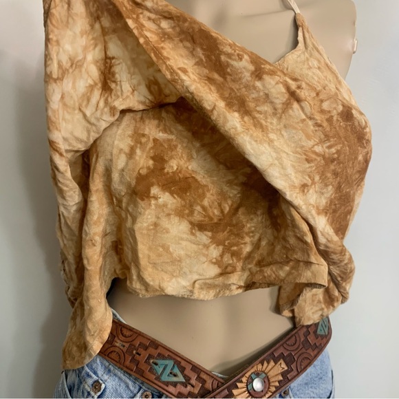 Y2K foreign exchange sand tan tie dye soft rayon halter crop top - Picture 4 of 14